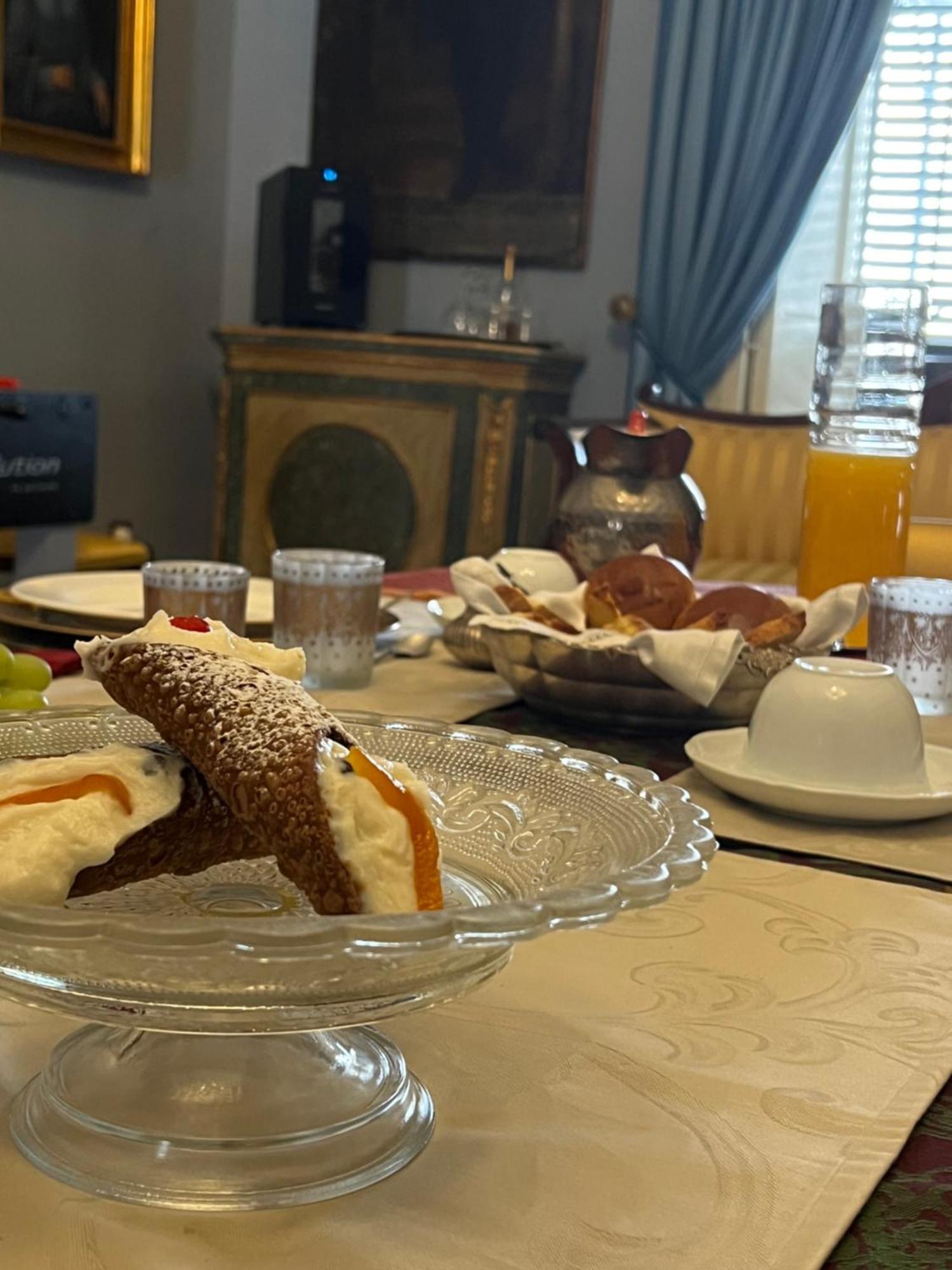 Donna Guia Suite Палермо Екстериор снимка