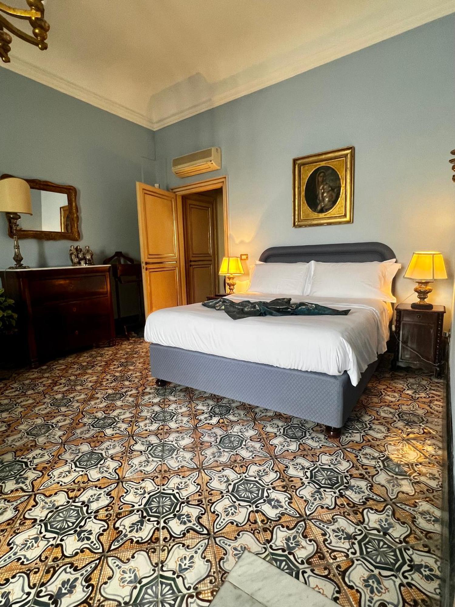 Donna Guia Suite Палермо Екстериор снимка